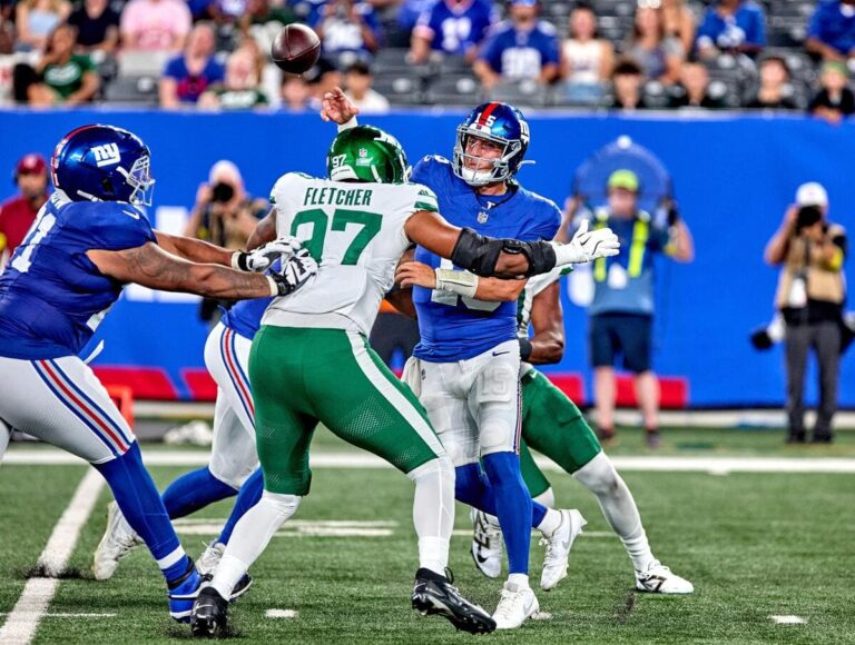 ติดตามผู้เล่น NFL ที่ถูกตัดออกในวันนี้