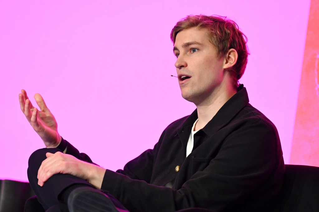 อนาคตของเสียง AI: สัมภาษณ์ Mati Staniszewski ที่ TechCrunch Disrupt 2025