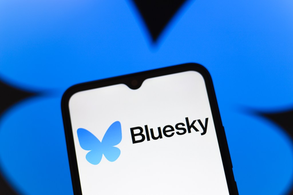 Bluesky ปฏิบัติตามกฎหมายการตรวจสอบอายุใน South Dakota และ Wyoming