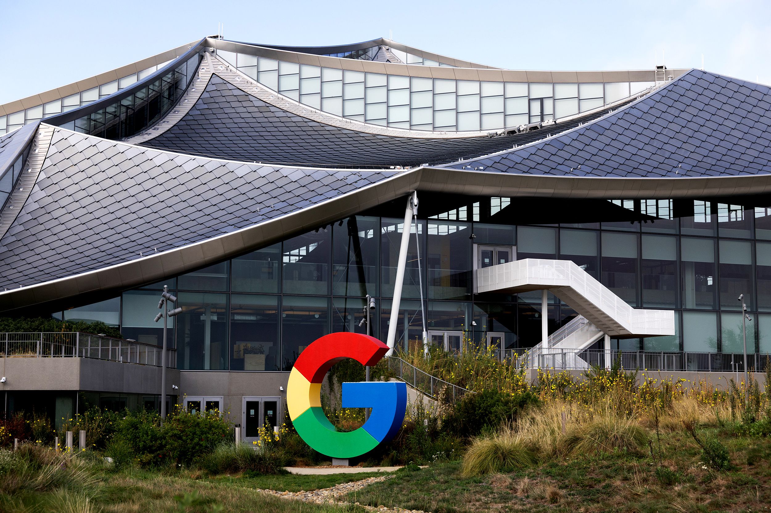 การทำกำไรของยักษ์ใหญ่เทคโนโลยีในปี 2025: Microsoft, Google, Meta