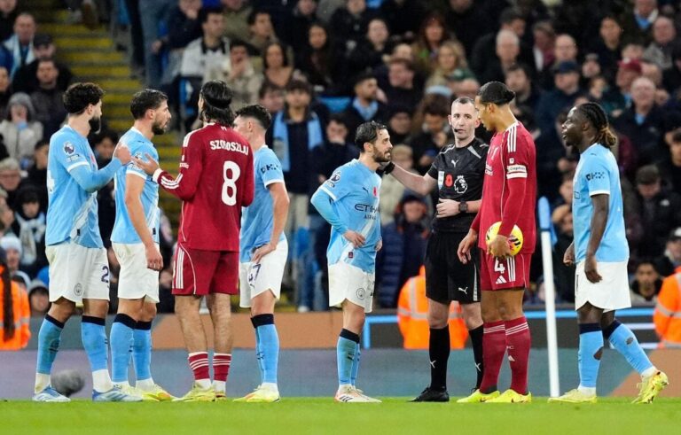 การตัดสินของฮาวเวิร์ด เวบบ์ เกี่ยวกับประตูของฟาน ไดจ์ค ในการแข่งขันพรีเมียร์ลีก