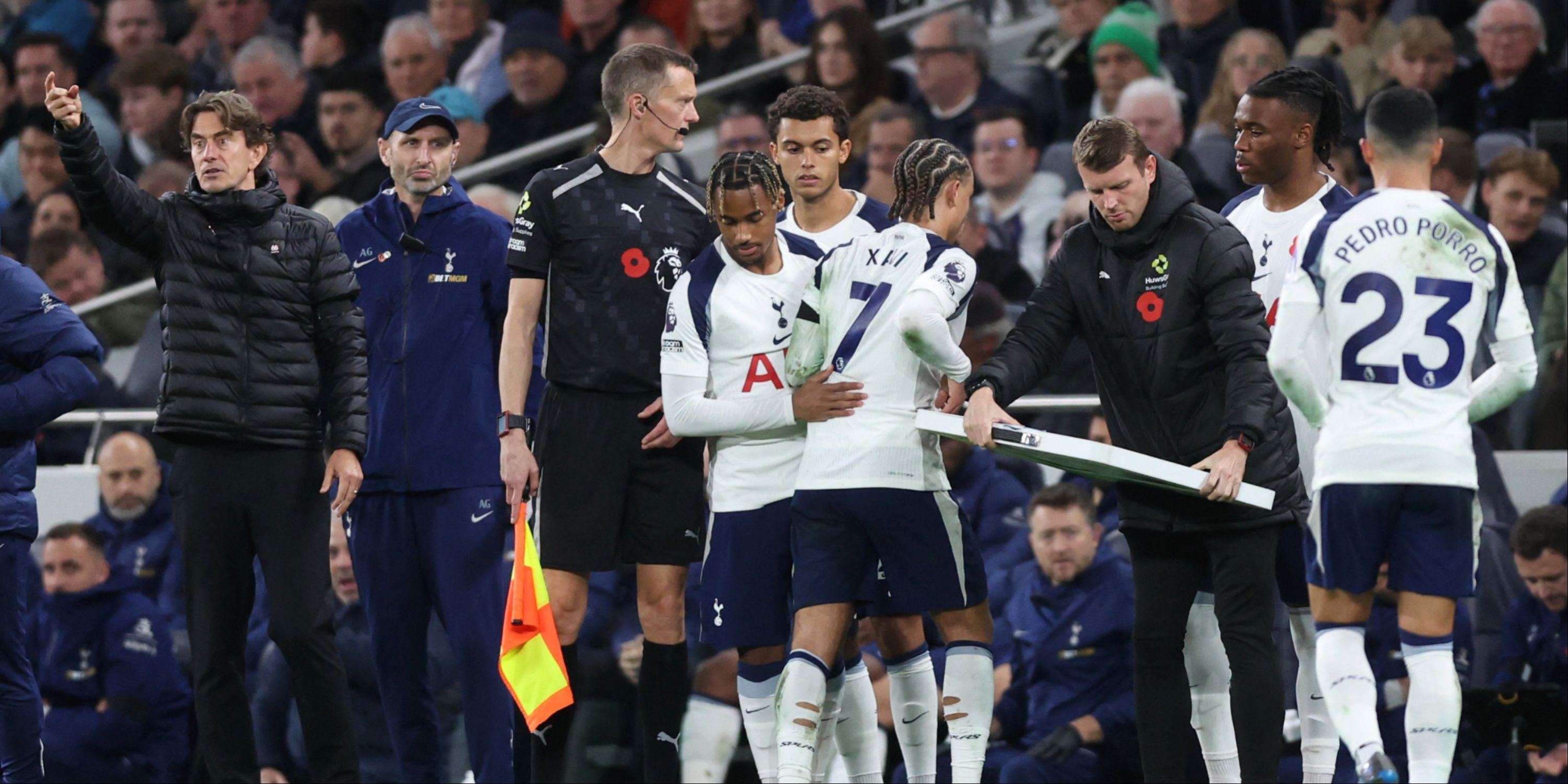 ซิมอนส์ กับการเป็นดาวรุ่งกลายร่างเหมือนแท็งกี้ อ็องโดมเบเล่