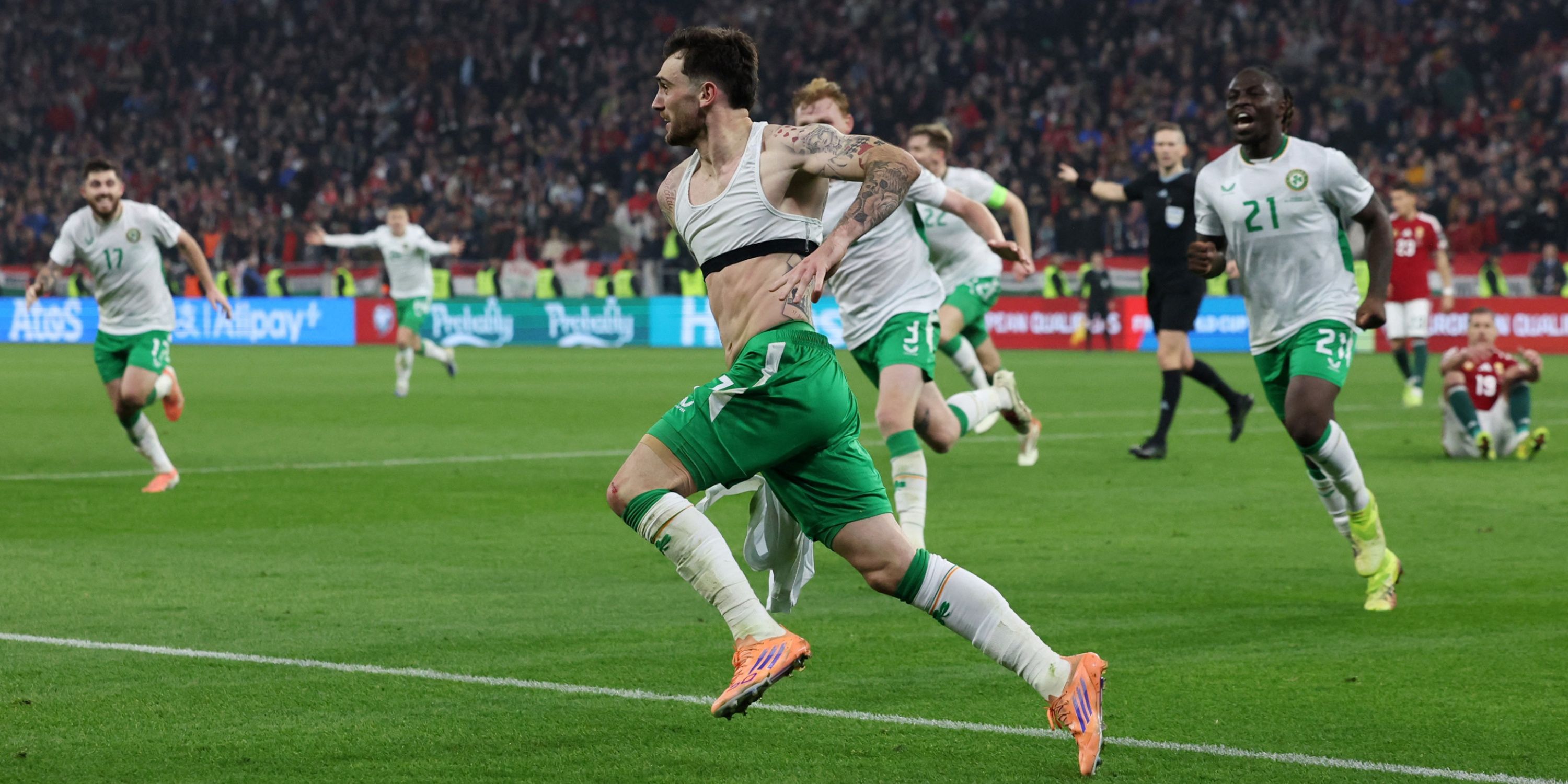 อัพเดทข่าวการย้ายทีมของทรอย แพร์รอตต์ กับลีดส์ ยูไนเต็ด