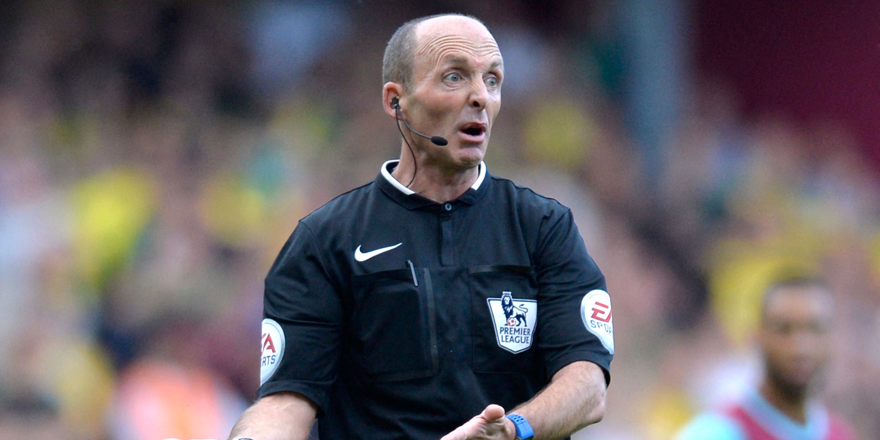 เรื่องราวของไมค์ ดีเฮน: ผู้ตัดสินระดับตำนานในวงการฟุตบอลอาร์เซนอล