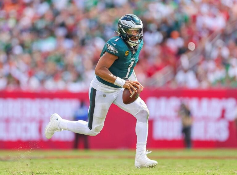Jalen Hurts และ Philadelphia Eagles ฟอร์มสุดปัง! ทำสถิติ 8-2
