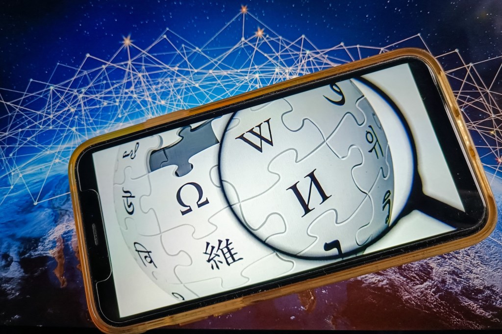 คู่มือที่ดีที่สุดในการสังเกตการเขียนด้วย AI มาจาก Wikipedia